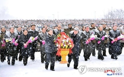 북한 "우리 앞 난국 엄혹"… 제재 속 '당 세포' 역할 강조
