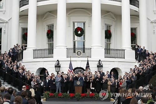 미국 감세법, "경제성장 로켓연료냐 빵부스러기만 주는 사기극이냐"