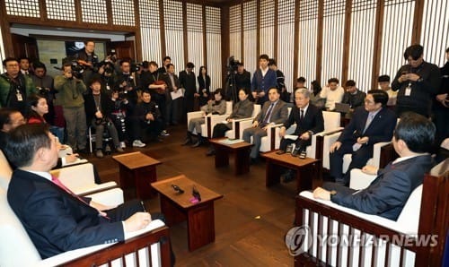 국회 개헌발의 물 건너가나… 무산 땐 대통령 발의 가능성