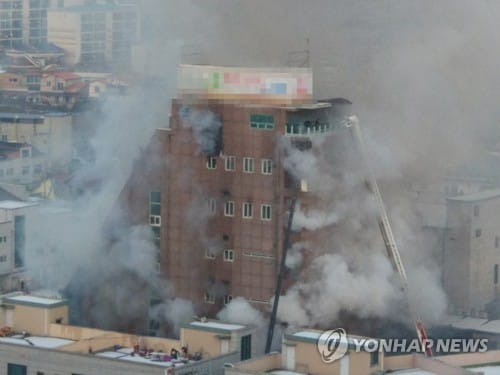 제천 스포츠센터 화재 사망자 대부분 신원 확인돼 