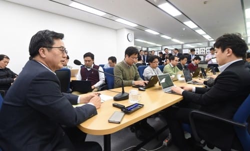 김동연 "종교인 과세 내년 시행이 중요… 지속 보완 예정"