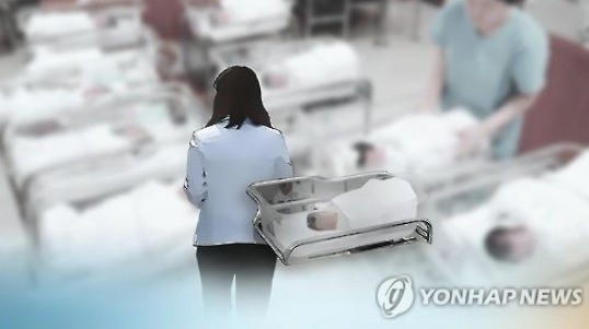 생후 8개월 아들 때려 사망… '엄마는 딸만 챙겼다'