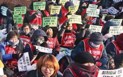  최저임금 많이 오를수록 취약 계층 실직 위험 커져요