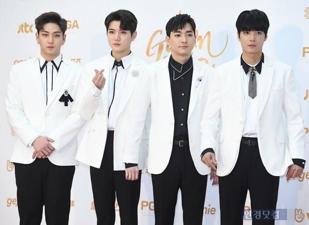 [디렉덕스컷] 뉴이스트W, '소녀팬 마음 녹이는 부드러운 모습' (골든디스크)