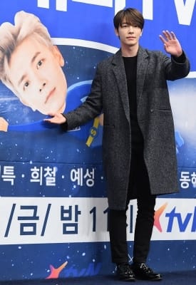 [포토] 슈퍼주니어 동해, '제 얼굴 여기있어요~'