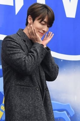 [포토] 슈퍼주니어 동해, '수줍은 꽃받침~'