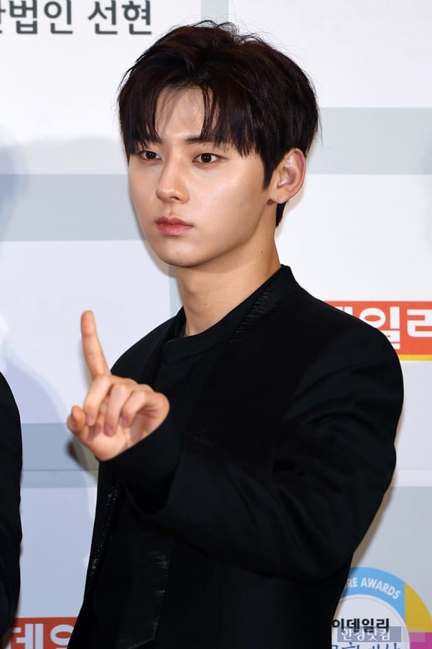 [포토] 워너원 황민현, '만화책 찢고나온 비주얼'