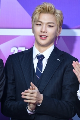  강다니엘, , '女心 사르르 녹이는 미소~, ' (서울가요대상)