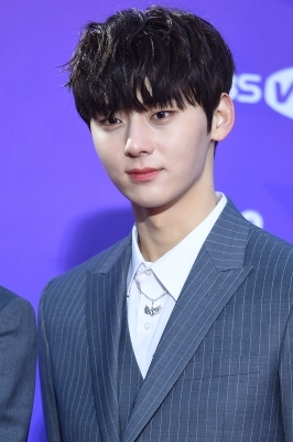  워너원 황민현, '조각이 따로 없네~' (서울가요대상)