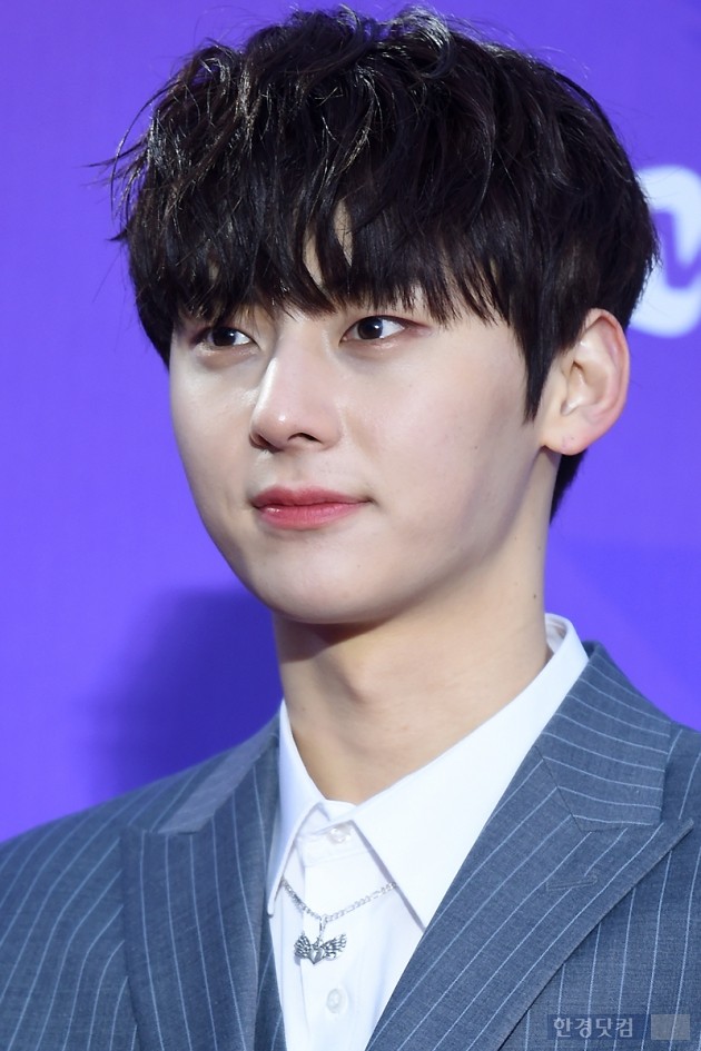 [포토] 워너원 황민현, '감탄을 부르는 잘생김~' (서울가요대상)