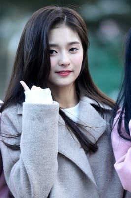  프로미스나인 이나경, '볼수록 깜찍한 미모~'