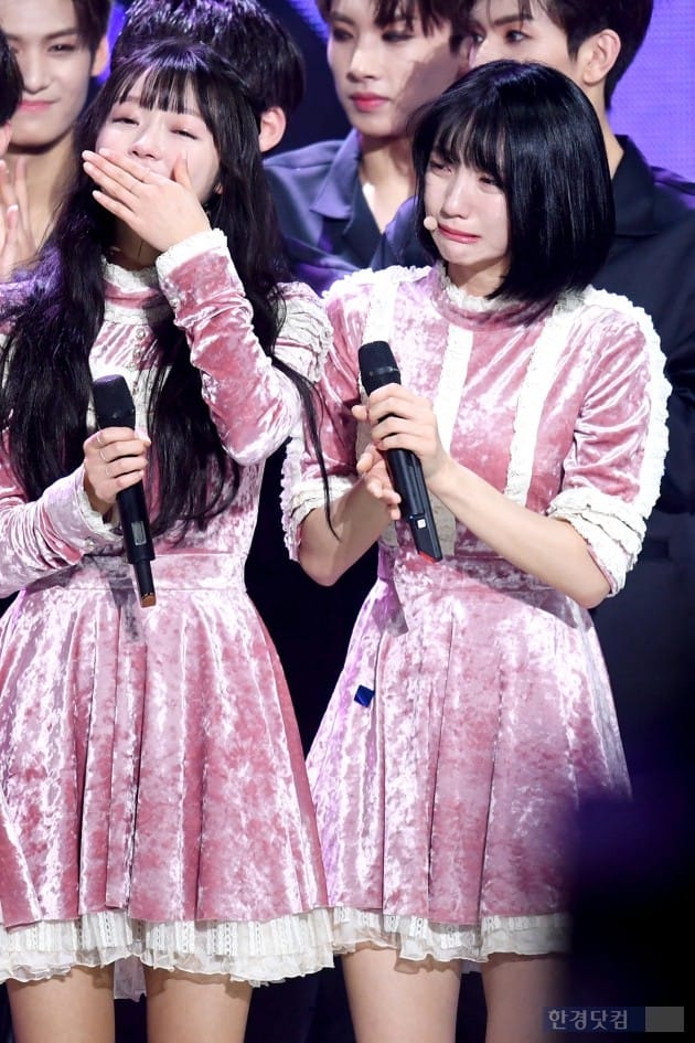 [입덕도우미] 오마이걸, 눈물 가득… 미소 가득…'옴걸의 첫 1위'