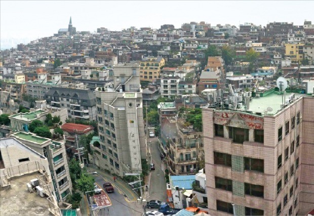 서울 용산구 한남3구역이 건축계획을 확정하고 사업시행인가를 준비 중인 가운데 한남2·4·5구역이 잇따라 재정비촉진계획 변경안을 마련하며 한남뉴타운 개발 사업이 본격화되고 있다. 한남뉴타운 전경. 한경DB 