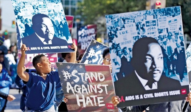 루서 킹 목사 추모일… 반트럼프 시위 격화