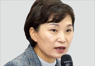 김현미 국토교통부 장관, 재건축 연한 40년 시사