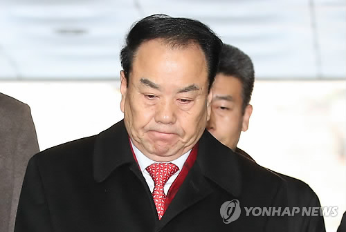 '불법 정치자금·뇌물' 이우현 영장심사… 1시간 반 공방