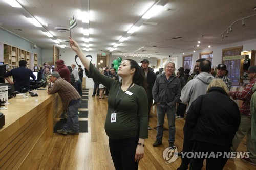 미국에 대마초 카페 영업준비… 공공장소 섭취 놓고 논란