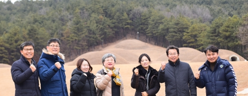 "백제 유적은 기초조사가 급선무…차근차근 정비할 것"