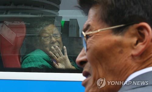 이산상봉 2년4개월 만에 성사되나…남측, 설계기 상봉 제안