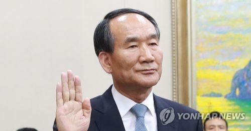 검찰 '국정원 연계 우편향 안보교육' 박승춘 내일 피의자 소환