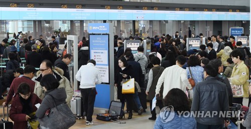 인천공항 제2터미널 개항 둘째날 오도착 승객 242명