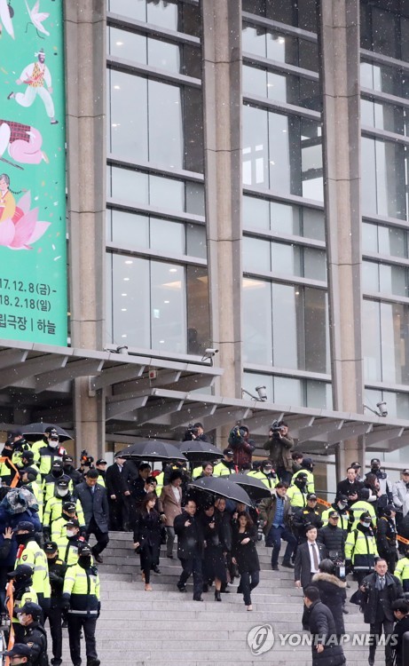 현송월, 국립극장 1시간20분 집중점검… 점심은 중식 코스