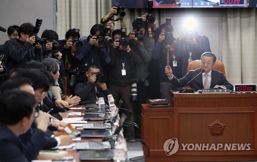 헌정특위, 개헌 위한 국민투표법 개정 시기 놓고 공방