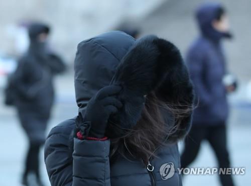 '서울 -15.6도' 올겨울 가장 추운 아침… 남부엔 눈·비