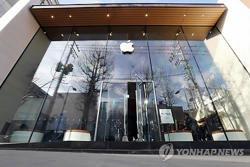 '애플 가로수길' 개장 이틀 앞두고 내부 공개…"경계 허물어"