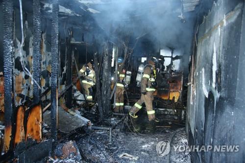 밀양소방서장 "도착 때 짙은 연기·화염…다 구조못해 송구"