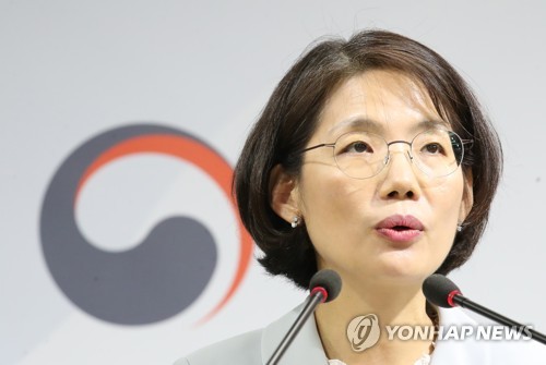 "유치원 방과후 영어금지 문제, 국민여론에 귀기울일 것"