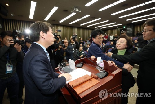 국민의당 통합파 "전대 차질 불가피"… 반대파 "전대 회피 꼼수"