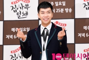 [TEN PHOTO]이승기 &#39;추위도 녹이는 하트&#39;