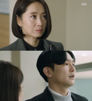 '의문의 일승' 윤유선, 이광호 잡을 '약점' 찾았다