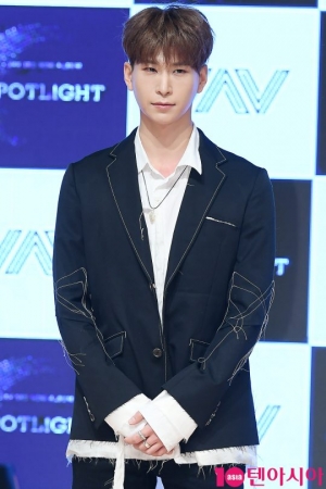 [TEN PHOTO] VAV 세인트반 &#39;그윽한 눈빛&#39;