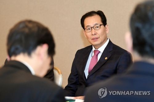 "블록체인은 육성, 가상화폐는 부작용 주시… 구분 대응"