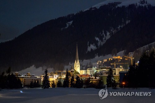 "세계적 대유행 전염병, 인류에 새로운 위협"… 다보스의 경고