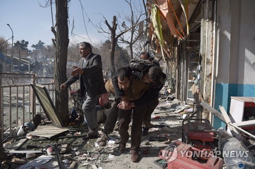 아프간 카불서 구급차 자폭테러…최소 40명 숨지고 140명 부상