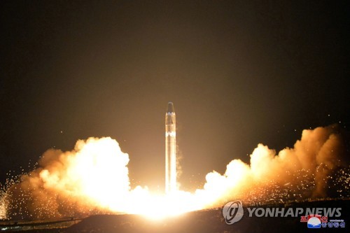 김정은 '핵단추' 언급… 대미 압박·핵무기 배치 시사