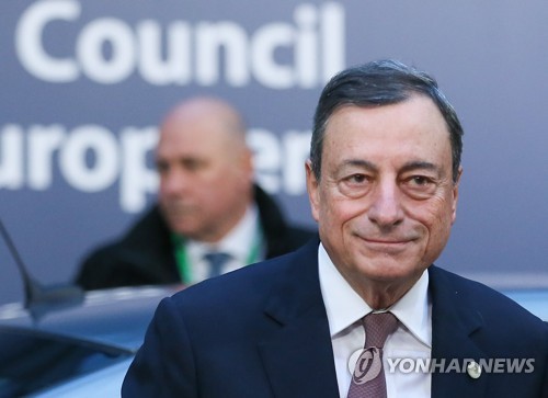 ECB 드라기 총재 "인플레이션 높이기 위해 여전히 통화 필요"
