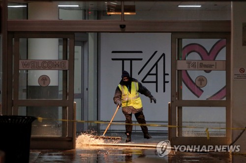 한파로 마비된 뉴욕 JFK공항, 이번엔 수도관 파열로 물바다