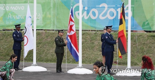 [올림픽] 국군 대신 자원봉사자가 '인공기 게양' 맡는다