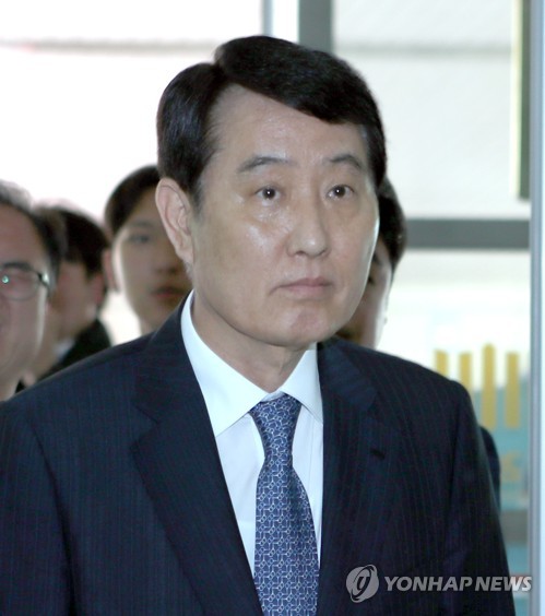 "BNK 주식대량매입은 시세조종" 성세환 전회장 징역1년6월