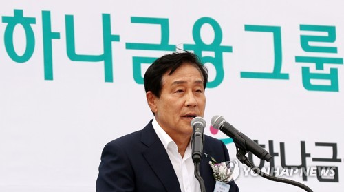 김정태 하나금융 회장 3연임 최종관문… '장기집권' 부담감도