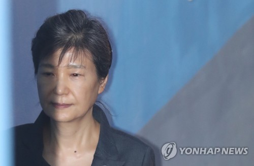 '국정농단+국정원 뇌물' 박근혜 재판… 2심서 합치고 형량 오를듯