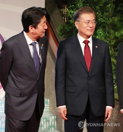 아베, 평창행 결정 배경뭘까… 일본내 참석 여론에 "美도 압박"