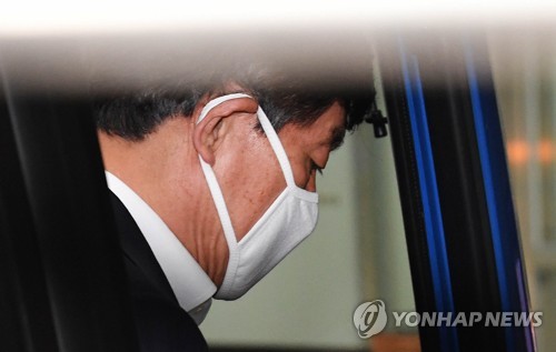 법원, '민간인 댓글부대 불법지원' 원세훈 재산동결 결정