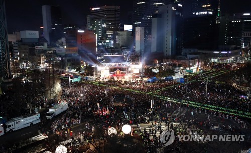 "어서와 2018년은 처음이지"…종소리와 불꽃이 밝힌 새해