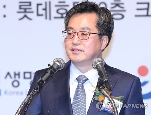 김동연 "환율 시장상황 보고 있다…급격한 쏠림에는 단호 대처"