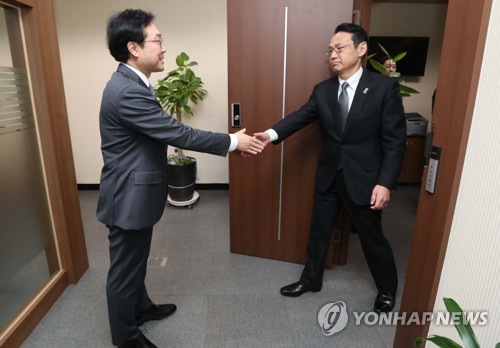 "일본, 한국에 '대북압력정책 유지하고 양보자제해달라' 촉구"